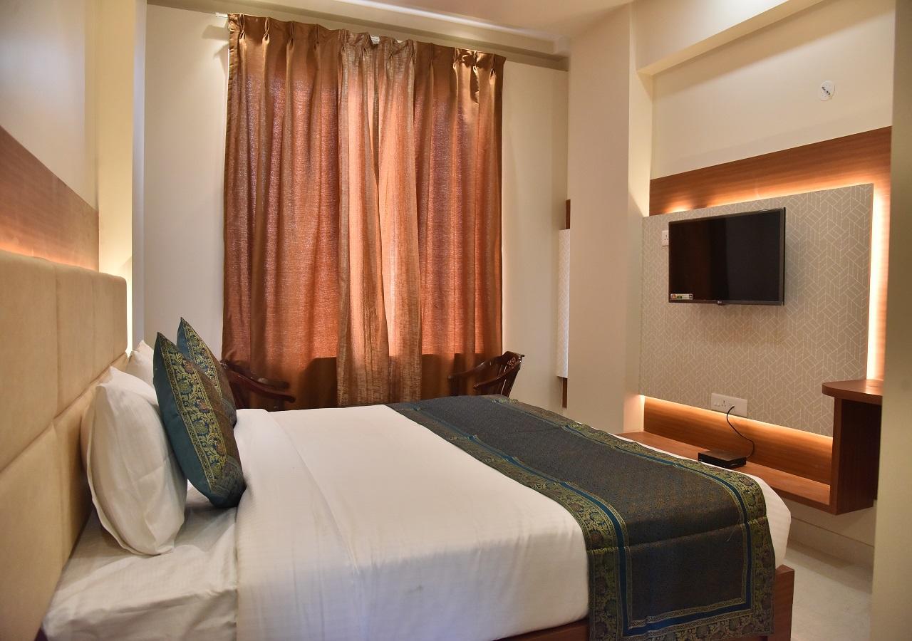 Hotel Rk Grand Varanasi Exterior photo
