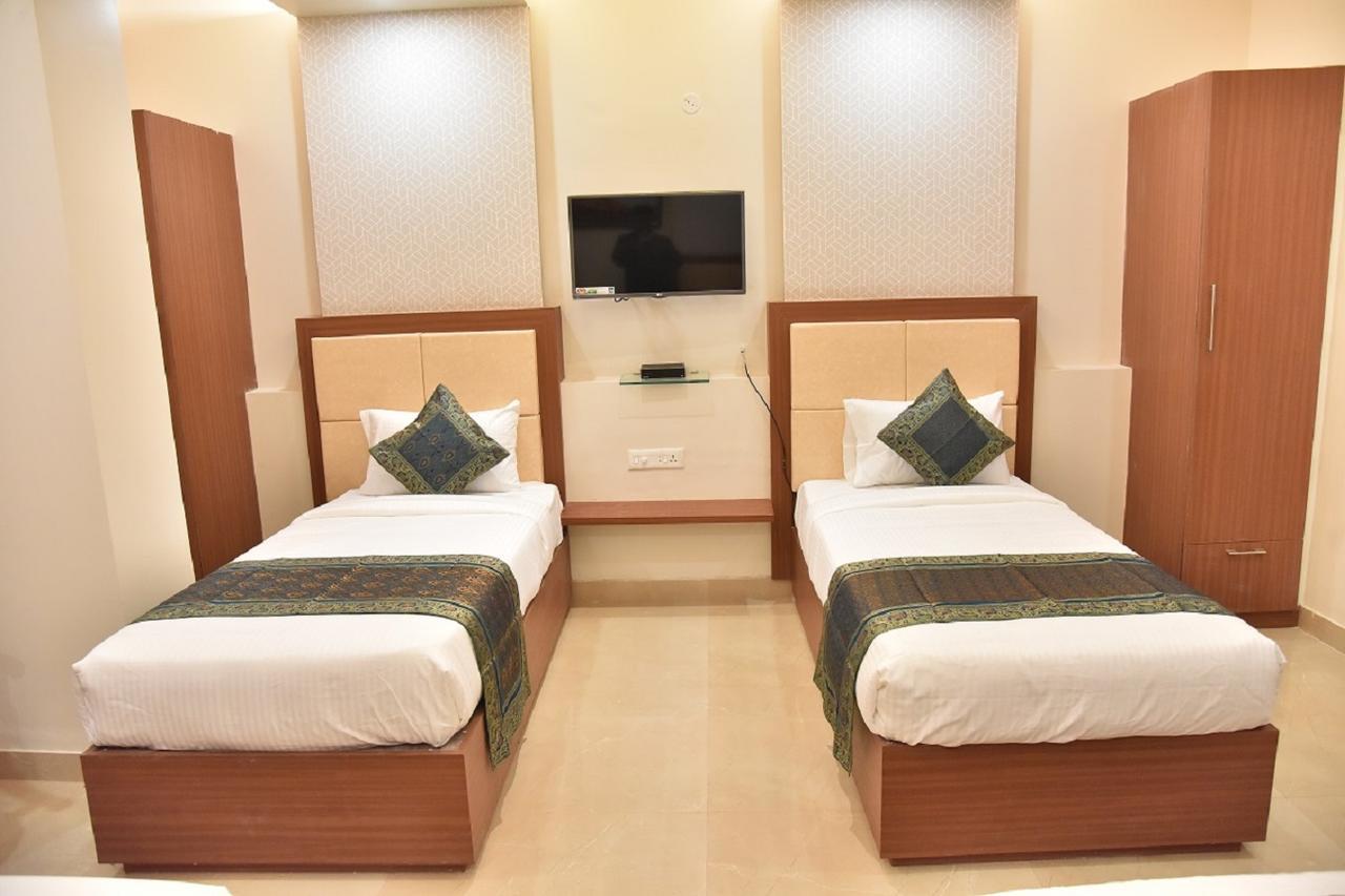 Hotel Rk Grand Varanasi Exterior photo