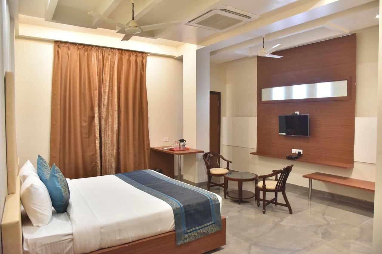 Hotel Rk Grand Varanasi Exterior photo